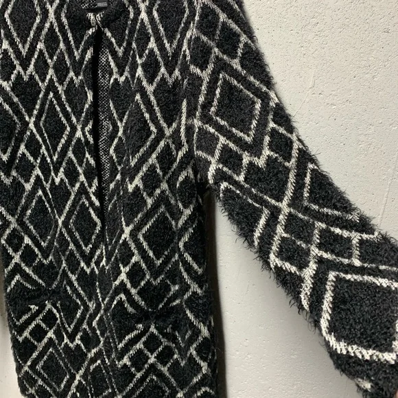 Sweater - Picture 1 of 4